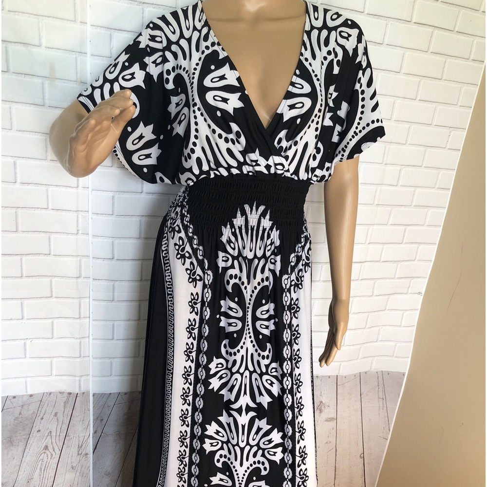 T.Milano Women's Long Maxi Shift Dress Size M Sleeveless Floral Art Deco Print